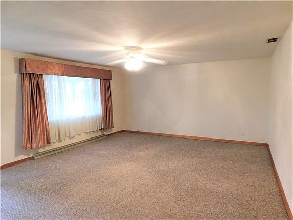 2nd image of 907 W 10th St