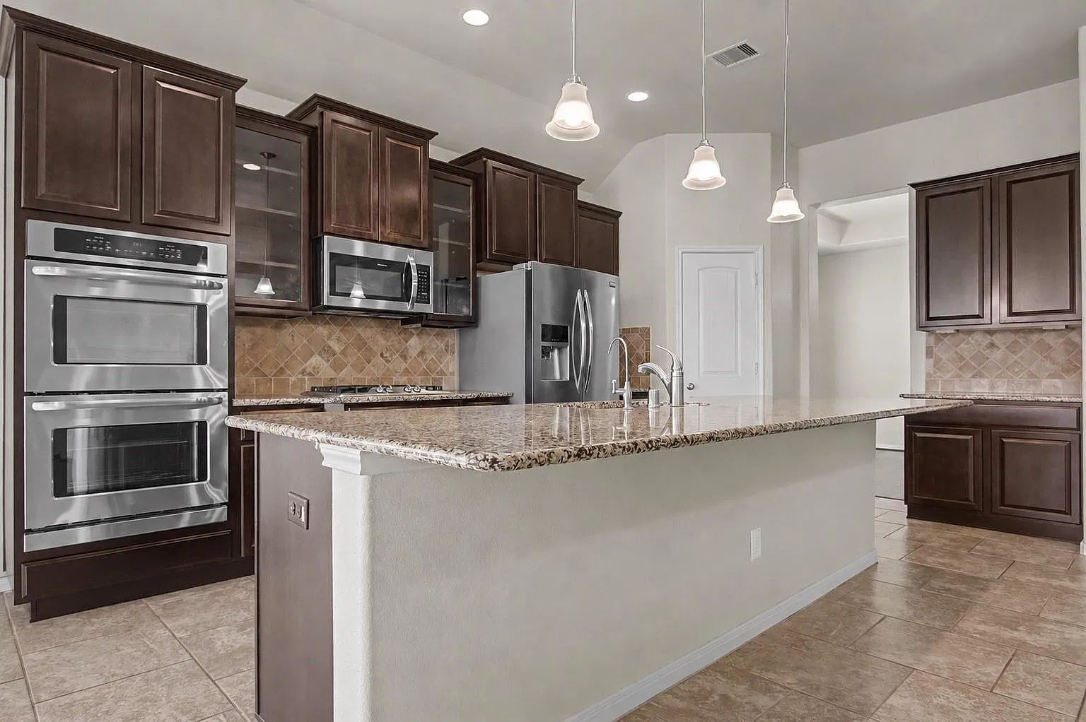 4 bed, 3.0 bath, 2828 sqft, $2,750 — Photo 4