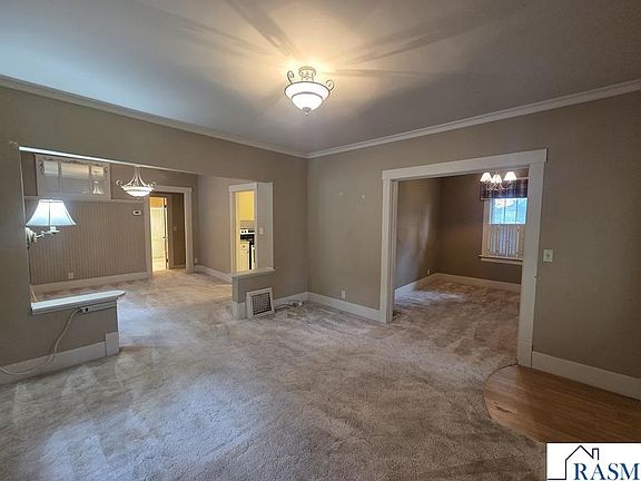 4th image of 803 W 1st St