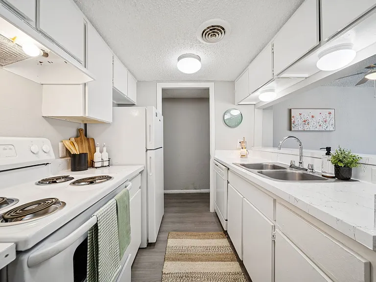 Cedar Park Apartments — Photo 22