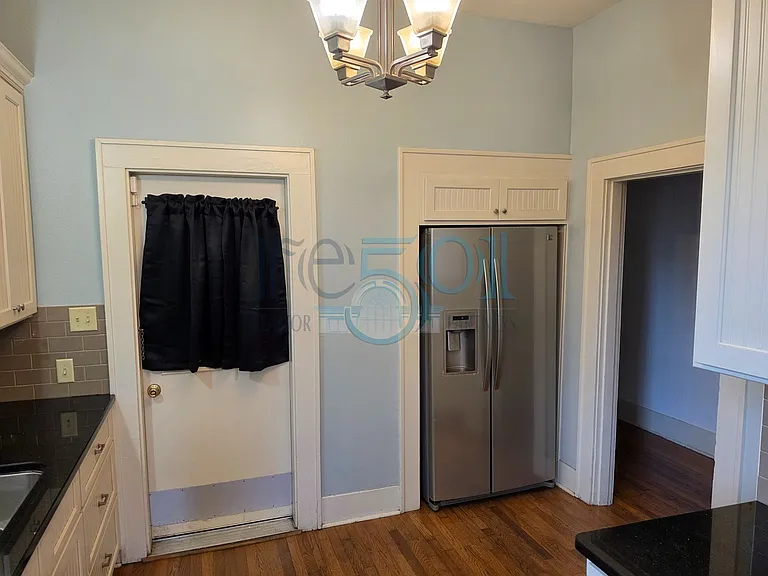 301 W 5th St — Photo 14
