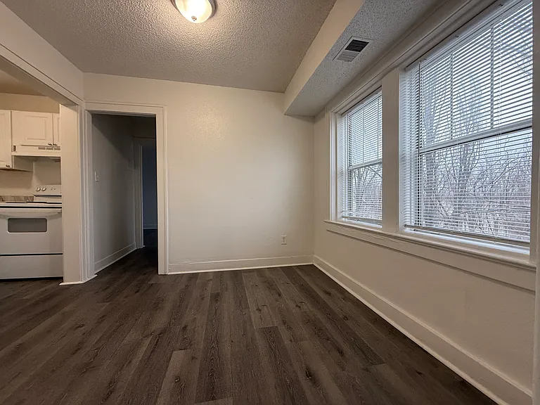 Stonewall Court Apts — Photo 5