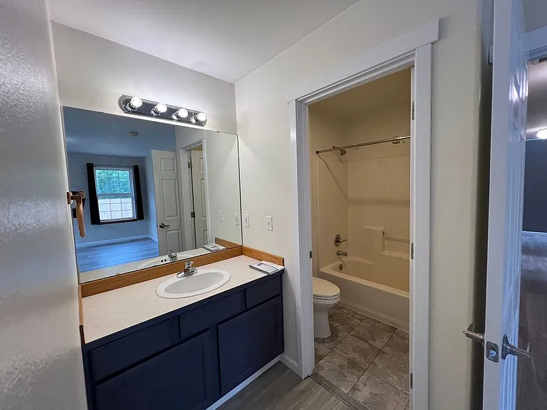 1360 Roma Rd — Photo 40