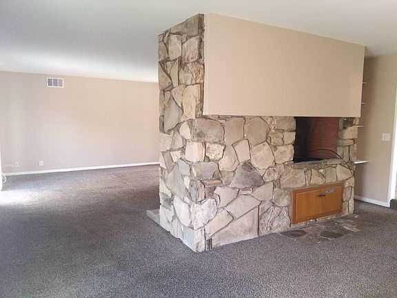 4th image of 864 Gardner Dr