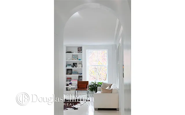 Rented by Douglas Elliman | media 22