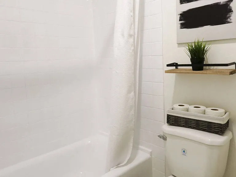 Westwood Riviera Apartments — Photo 46