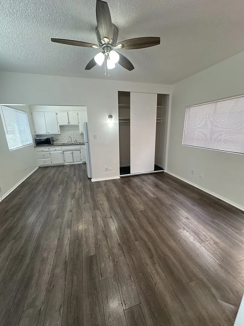 1 bed, 1.0 bath, $2,289 — Photo 2