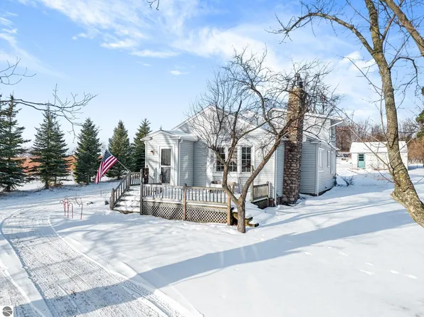 1189 Gray Rd, Traverse City, MI 49686