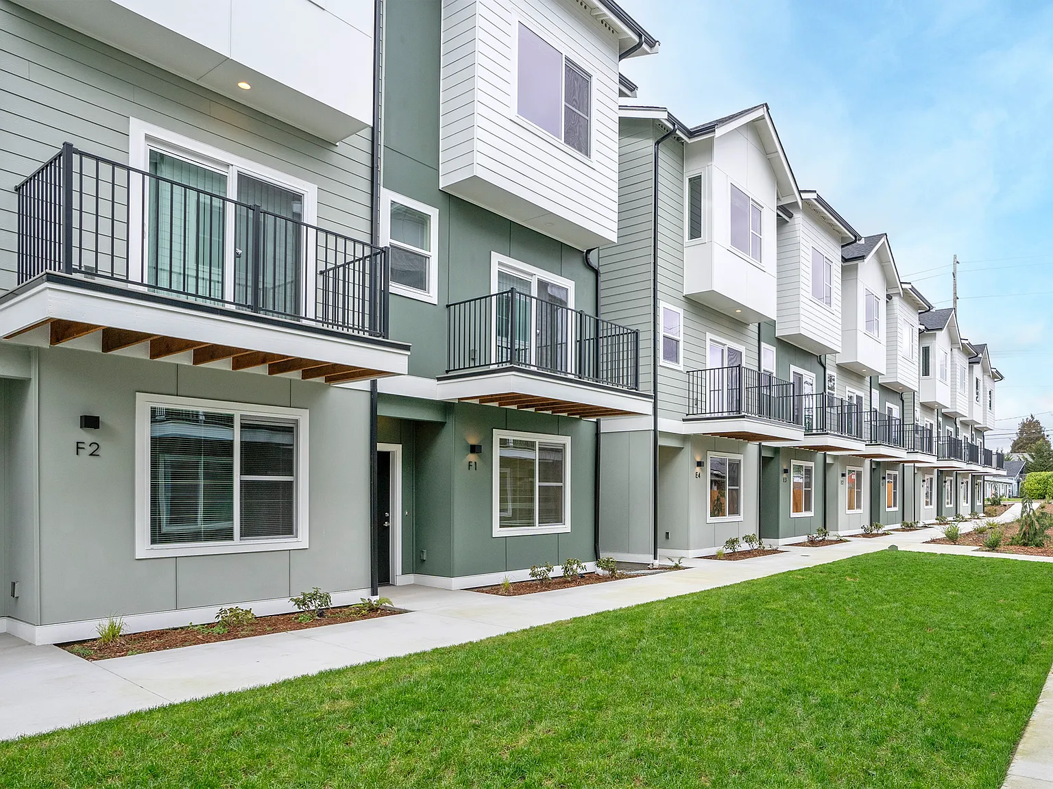2 bed, 2.5 bath, 1728 sqft, $2,595 — Photo 1