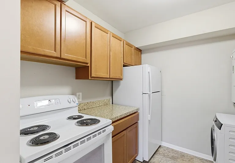 521 Epsom Rd #2C — Photo 9