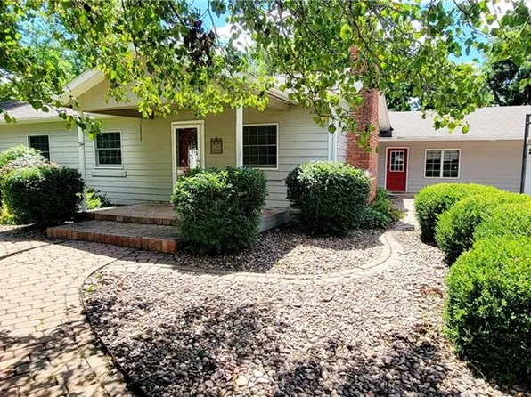 802 S State St, Iola, KS 66749