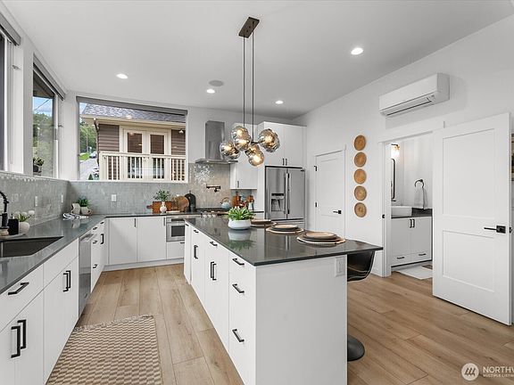 5th image of 3111 Queen Anne Avenue N