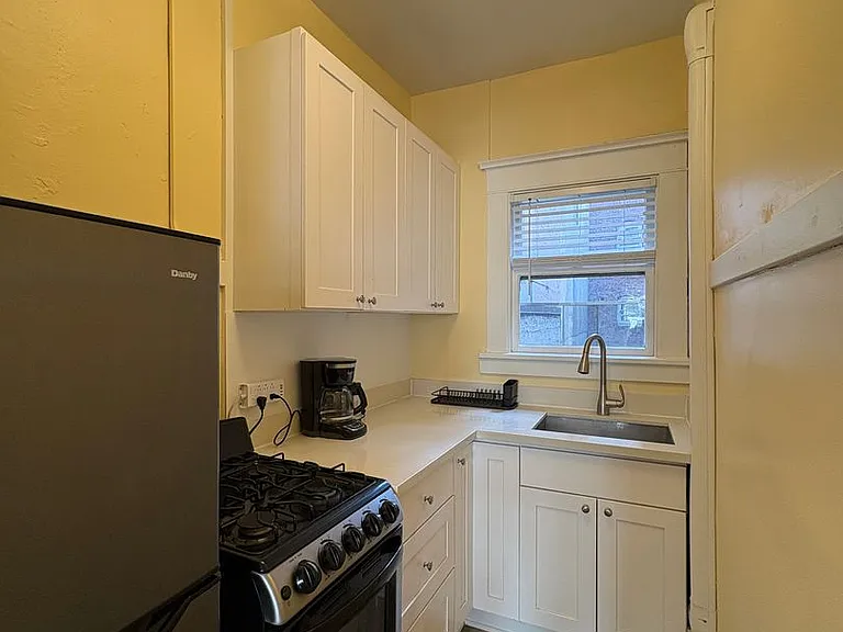 Virginian Apartments — Photo 56