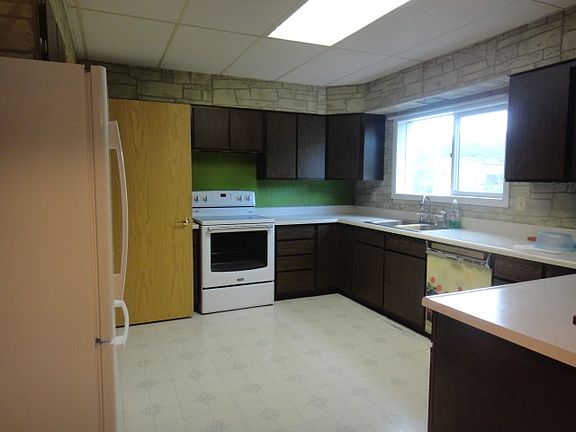 2nd image of 914 W Minckler St