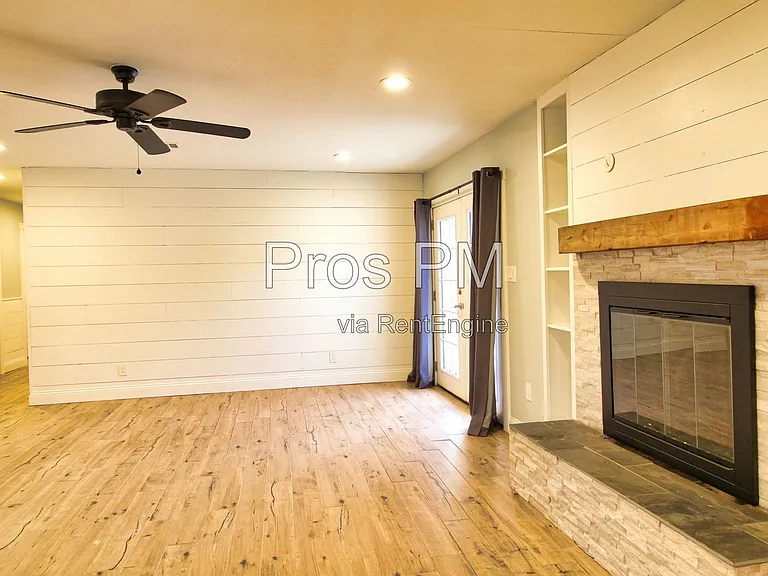 106 Joyce Dr — Photo 5