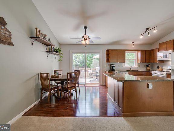 4th image of 11 Banbury Ct