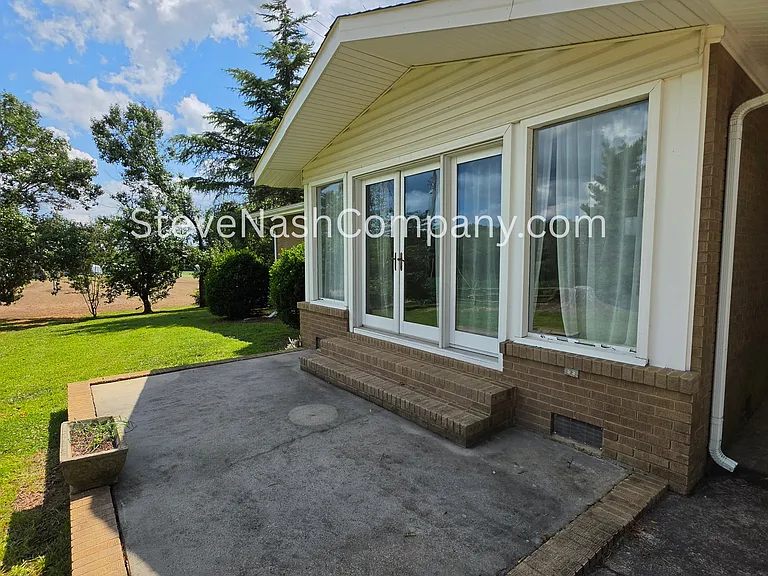 10204 Landsford Rd — Photo 11