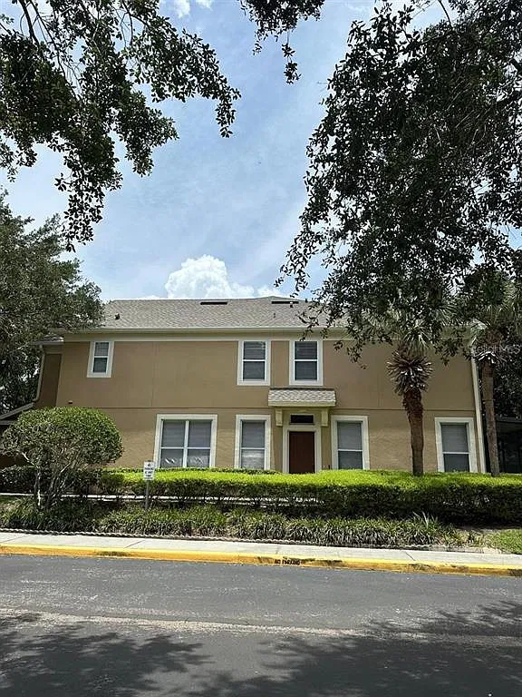 3 bed, 2.5 bath, 1665 sqft, $2,500 — Photo 3