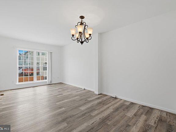 5th image of 21753 Ladyslipper Sq