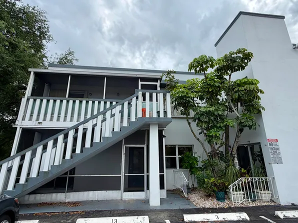 2646 Polk St APT 2, Hollywood, FL 33020