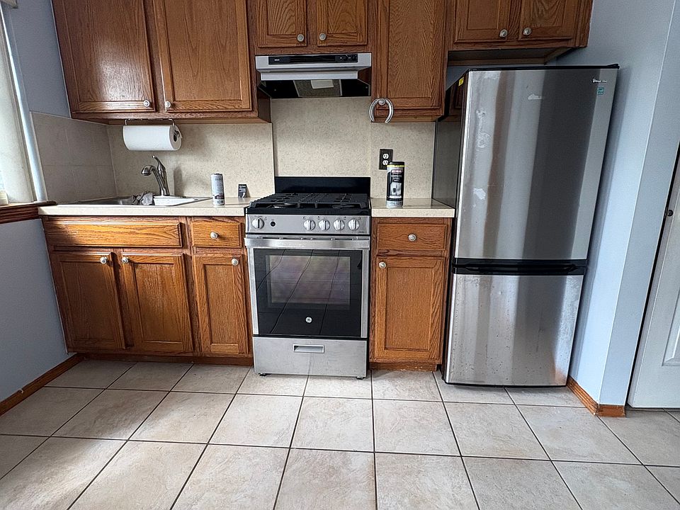 1st image of 21 Poplar Ave Floor 2