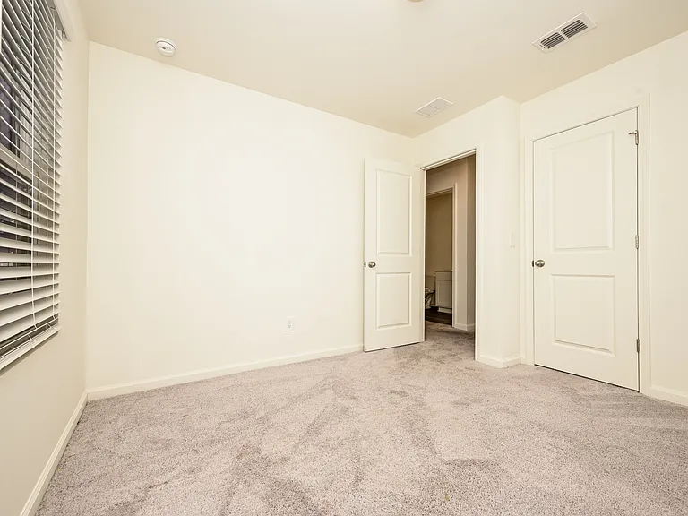 108 Swindon Dr — Photo 2