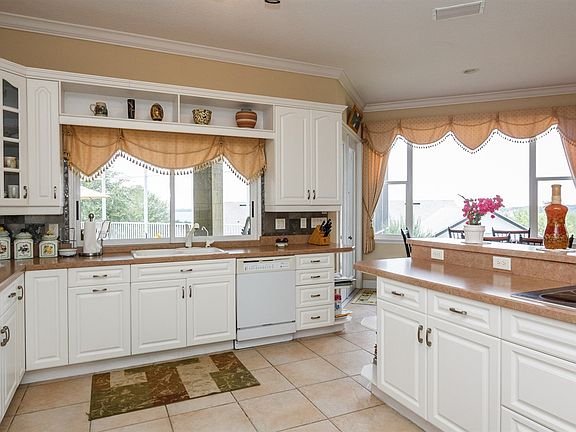3rd image of 12500 Crown Point Cir