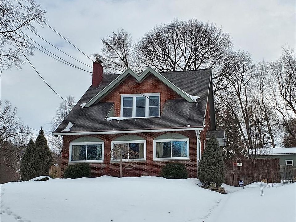 1st image of 301 Beattie St