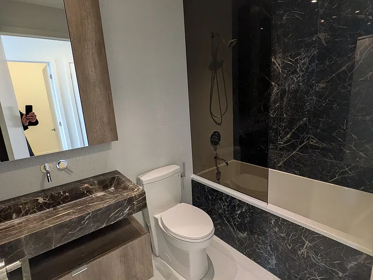 11 Yorkville Ave #5601 — Photo 11
