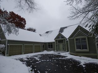 73 S Wynstone Dr, North Barrington, IL 60010