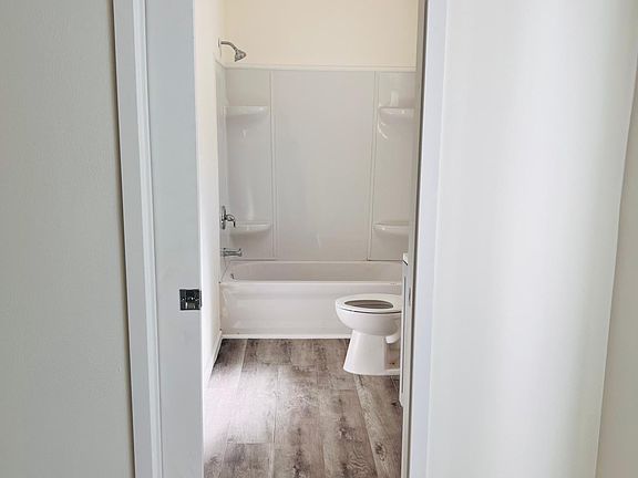 5th image of 862 W 47th St #1/4