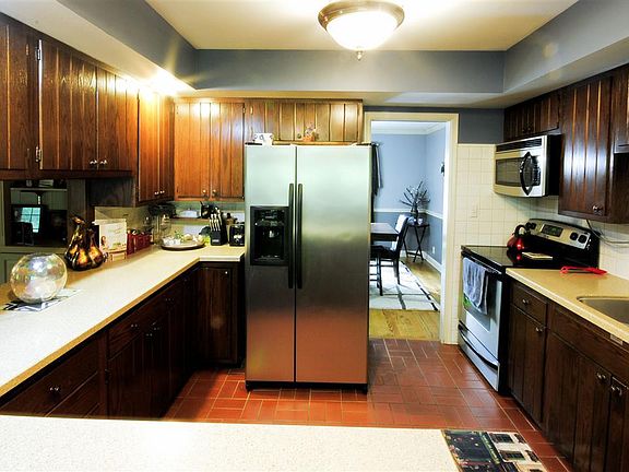 5th image of 4327 Manor Cir