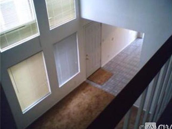 5th image of 678 Woodcrest Dr #B