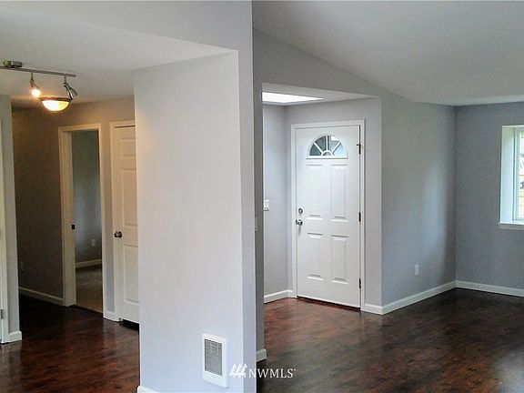 5th image of 16814 18th Avenue E