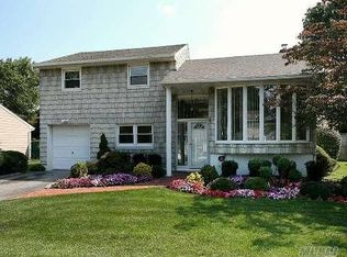 25 Harriet Dr, Syosset, NY 11791