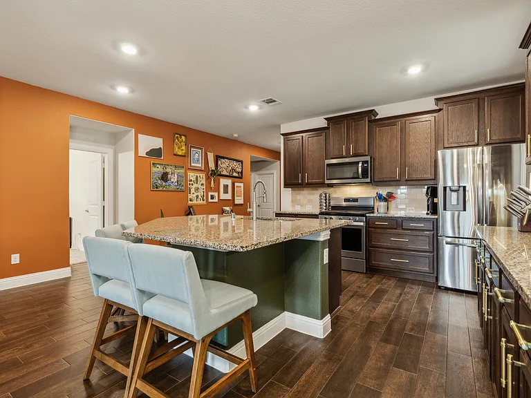 4018 Woodford Dr — Photo 6