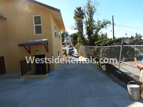 4th image of 1554 Parmer Ave
