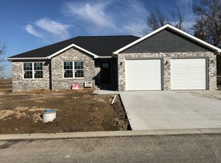 505 Old Carlyle Rd, Germantown, IL 62245