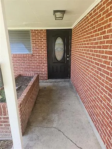 3 bed, 1.5 bath, 1520 sqft, $1,700 — Photo 2