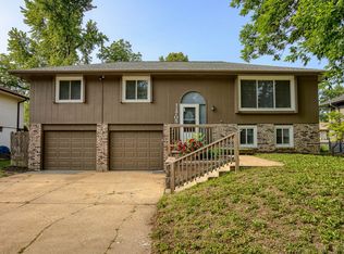 11705 Meredith Ave, Omaha, NE 68164