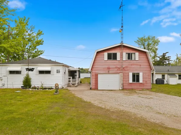 1192 Lakeview Dr, Brooklyn, MI 49230
