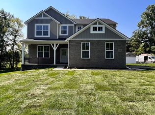 574 E Lovell Dr, Troy, MI 48085