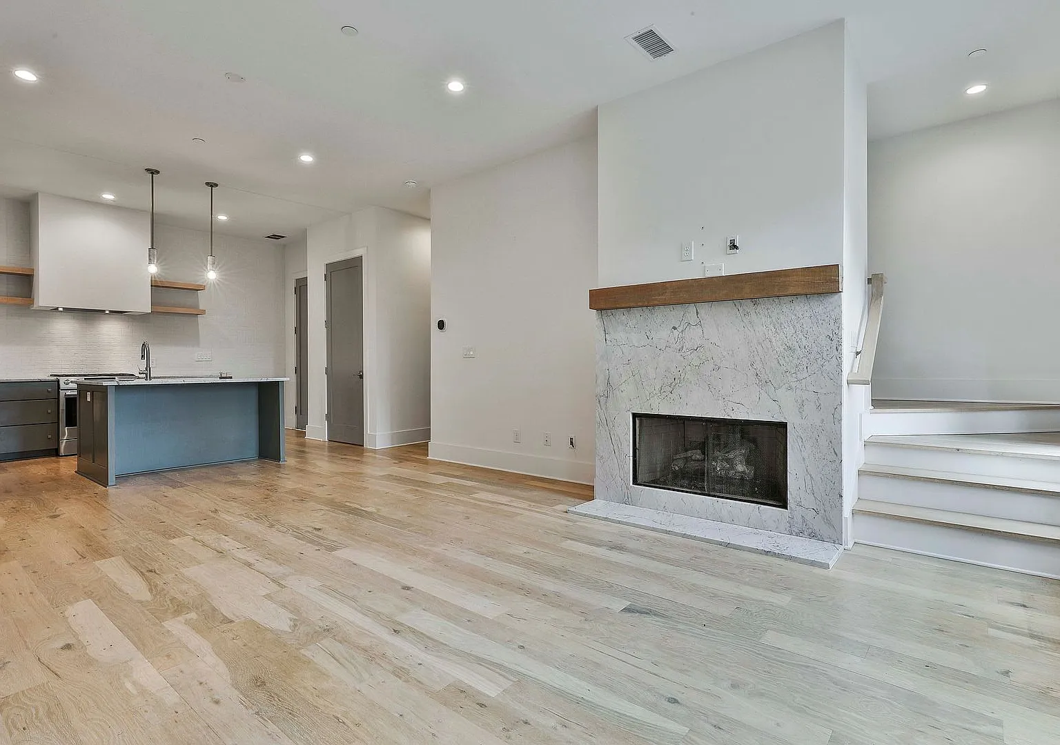 3bd Trilith Townhome with 2 Car Garage — Photo 3