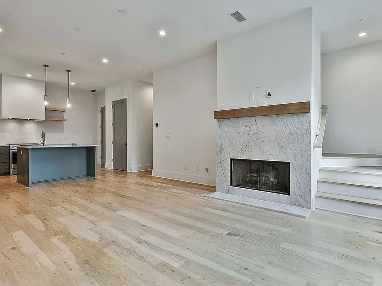 335 Sage Ln — Photo 3