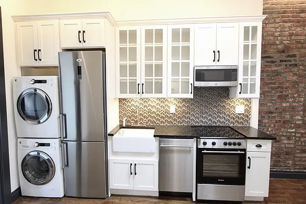 Rented by Mae Equities | media 13