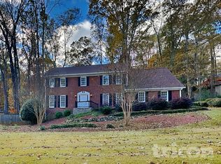 361 Willow Glenn Dr, Marietta, GA 30068