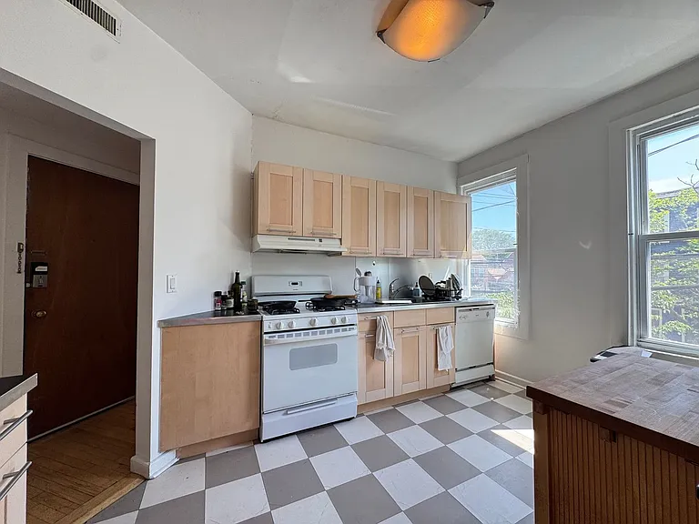940 State St #2 — Photo 9