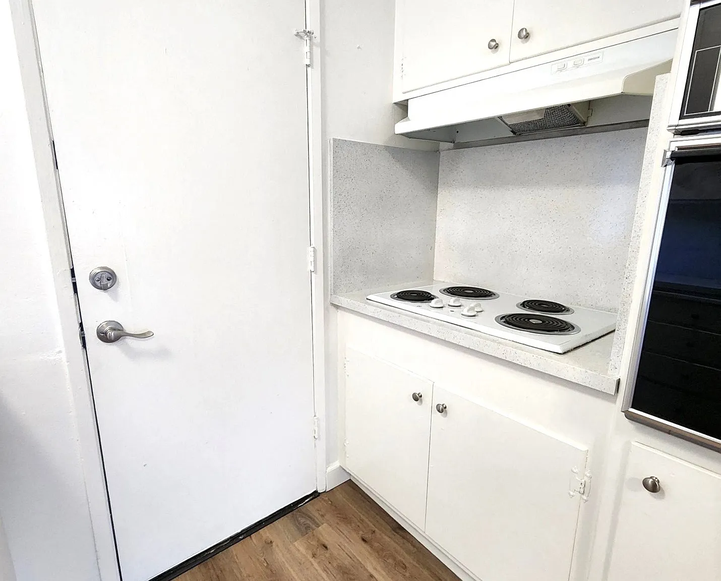 Bernardo Apartments — Photo 4