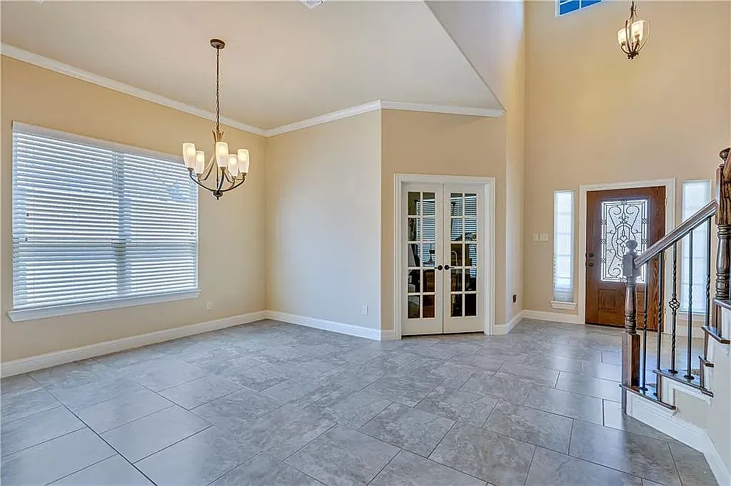 4 bed, 3.5 bath, 3725 sqft, $3,100 — Photo 4