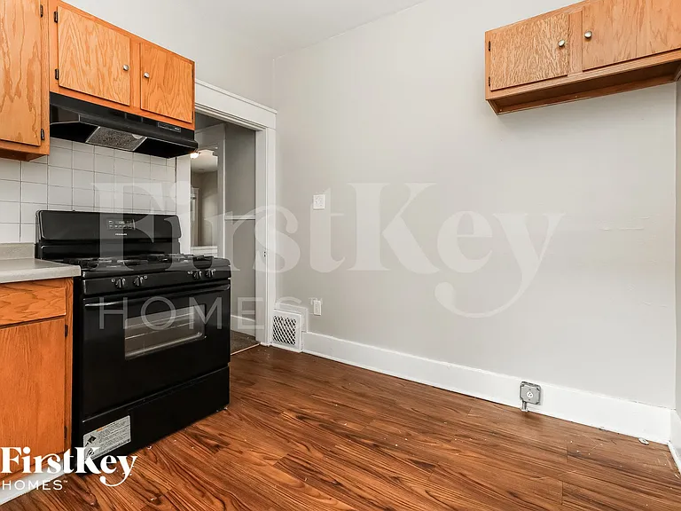 814 Bowditch Ave — Photo 6